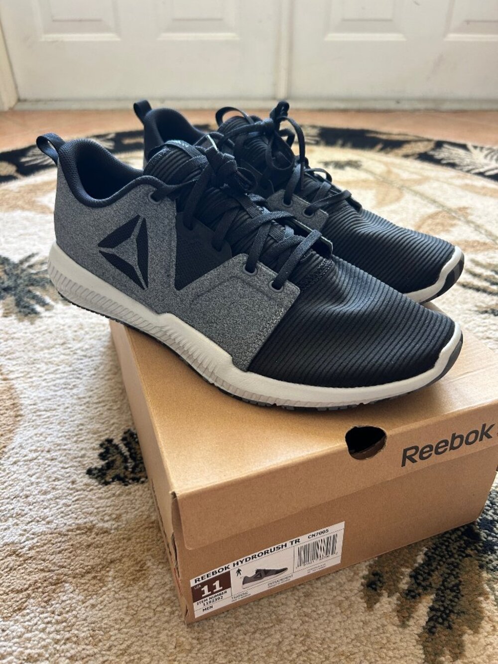 BNWB Reebok Hydrorush TR Men's Athletic Shoe Size 11 - Black/White/Gray -